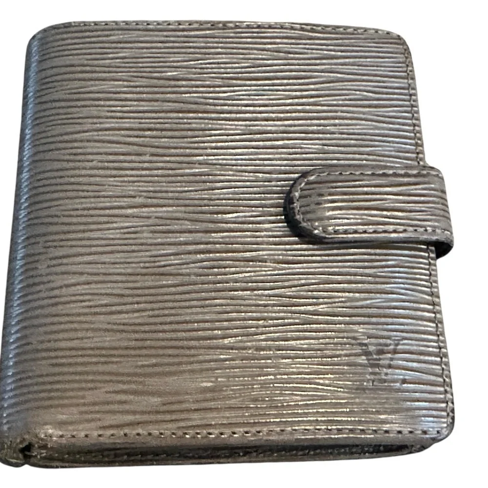 Louis Vuitton Porte-Billets Compact Wallet in Pepper gray Epi leather